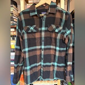 Patagonia long sleeved fjord flannel EUC